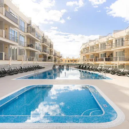 شقة Relax, Sun, Pool & Sea In