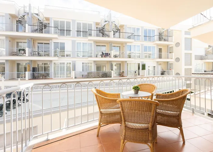 Relax, Sun, Pool & Sea In Appartement