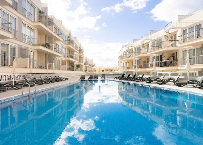 Relax, Sun, Pool & Sea In Appartement *