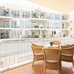 Relax, Sun, Pool & Sea In Daire