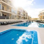 Relax, Sun, Pool & Sea In