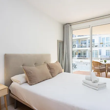 Relax, Sun, Pool & Sea In