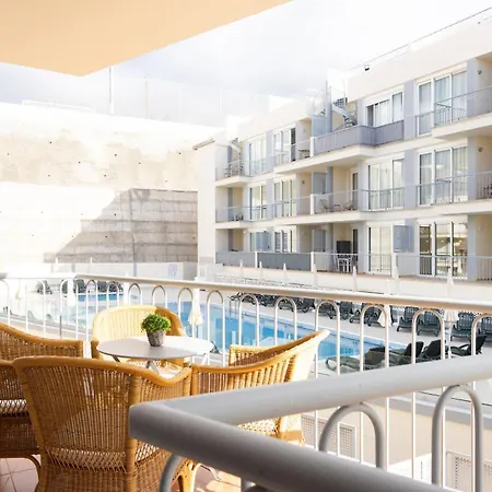 Relax, Sun, Pool & Sea In Appartement